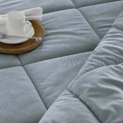 Prabangi velvetinė lovatiesė "Anelka Azul", melsvo perlo spalvos